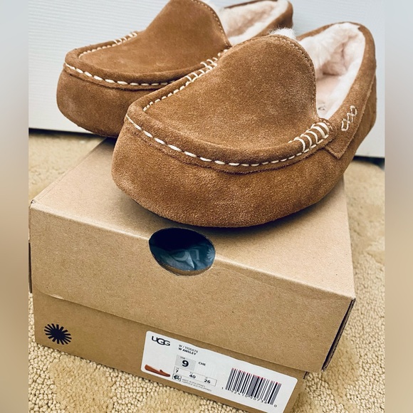 UGG Ansley Tan Suede Slippers with Plush Lining - Picture 3 of 4